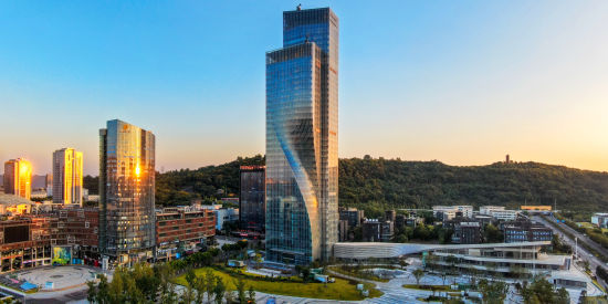 图为阳光映射下熠熠生辉的太阳座。谢平 摄