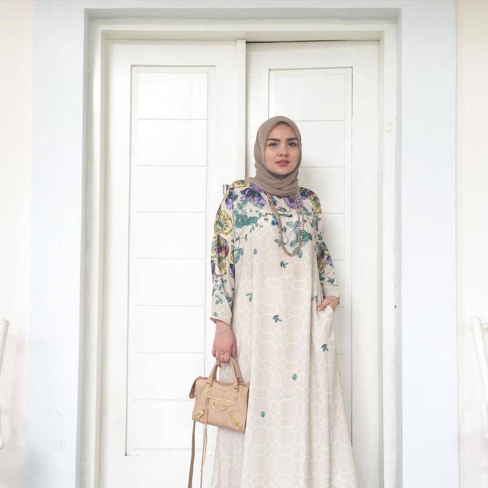 Outfit dress Ria Miranda (instagram.com/riamiranda)