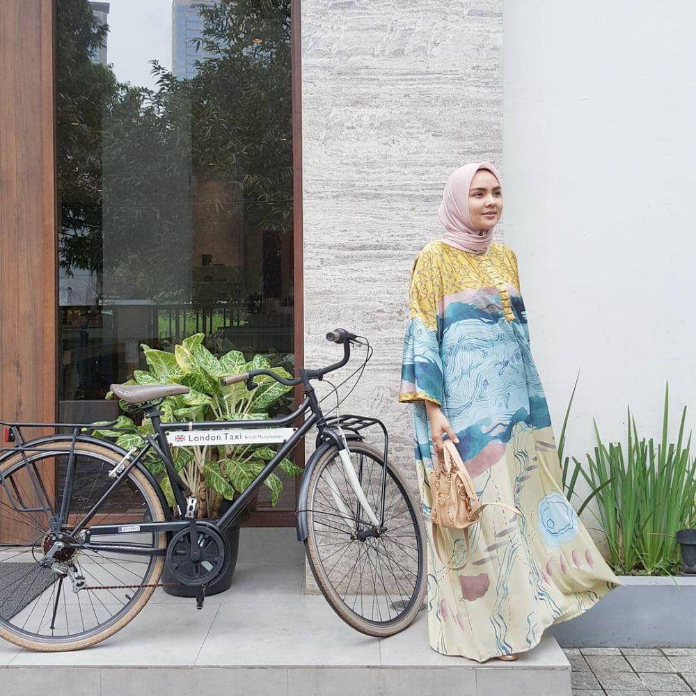 Outfit dress Ria Miranda (instagram.com/riamiranda)