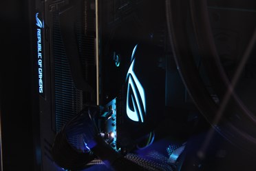 想在ITX机箱装下全尺寸显卡？ROG Z11开箱评测