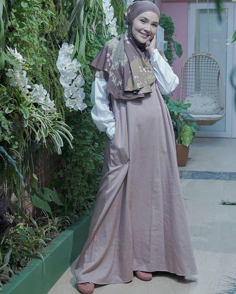 Outfit dress Ria Miranda (instagram.com/riamiranda)